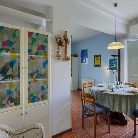 Pet Friendly In With Kitchen *